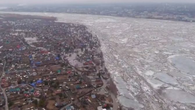 Video: Ani odstřel ledu nepomohl. Další ruské město se topí
